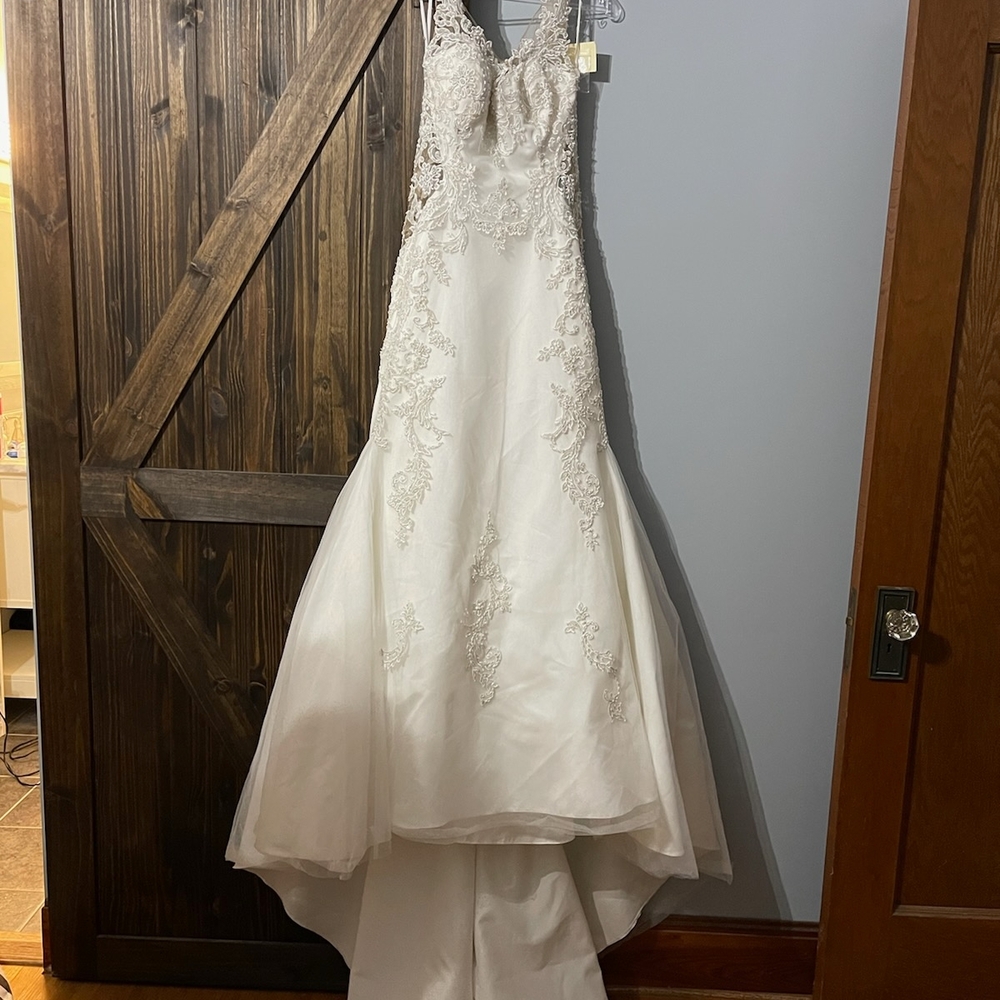 Symphony White Lace Wedding Dress